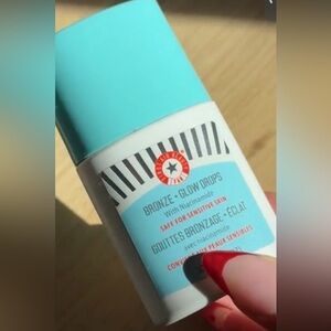 FIRST AID BEAUTY Bronze + Glow with Niacinamide Drops